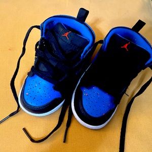 Nike Royal splatter kids size 6C